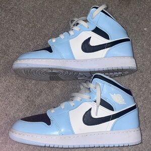 Air Jordan shoes mids size 6.5 youth